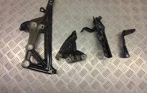 BMW X1 F48 F49 Fender mounting bracket 7329448