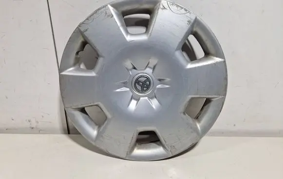 Toyota Yaris R15 wheel hub/cap/trim 4260202160