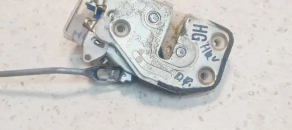 Honda HR-V Front door lock 8K25LH