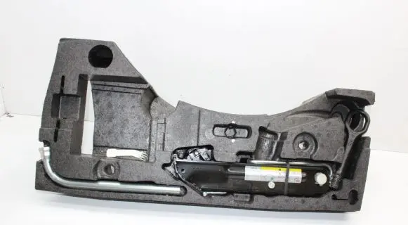 Volkswagen PASSAT CC Tool set 3AA011031B