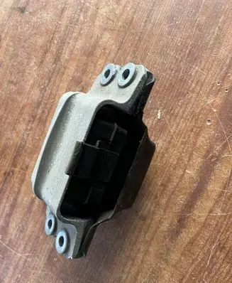 Volkswagen Golf V Engine mount bracket 1K0199555M