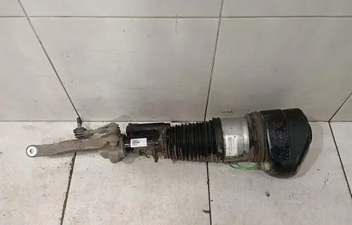 BMW 7 G11 G12 Front shock absorber/damper 6899037