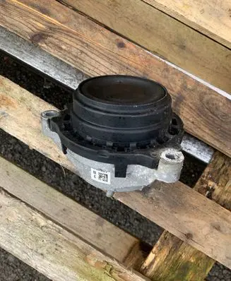 BMW 1 F20 F21 Engine mount bracket 6856406
