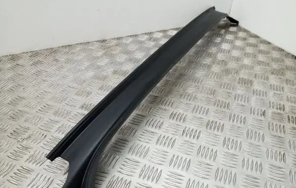 Audi A3 S3 8P Wiper trim 8P3827229A