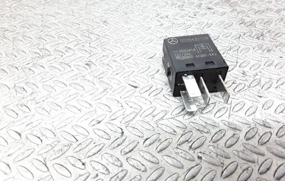 Mercedes-Benz Vaneo W414 Other relay 0025421119
