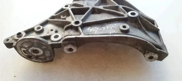 Volvo V50 Engine mounting bracket 9682367380 08622