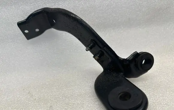 Audi A8 S8 D3 4E Intercooler pipe mounting bracket 4E0145813 4E0145824