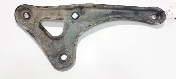 Toyota Corolla Verso AR10 Engine mounting bracket