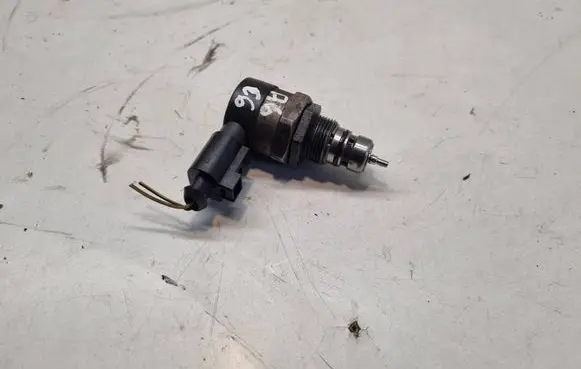 Audi A6 S6 C6 4F Fuel pressure regulator 057130764F 14583596 0281002854
