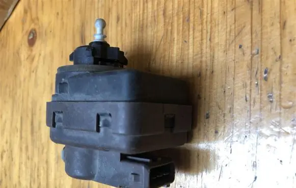 Peugeot 406 Headlight level adjustment motor 
