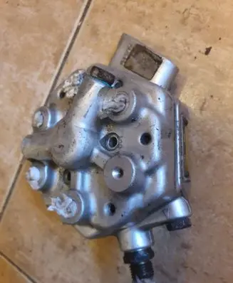 Audi 100 200 5000 C3 Fuel distributor 0438101035 939191