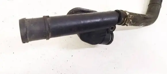 Volkswagen PASSAT B6 Engine coolant pipe/hose 038121132G