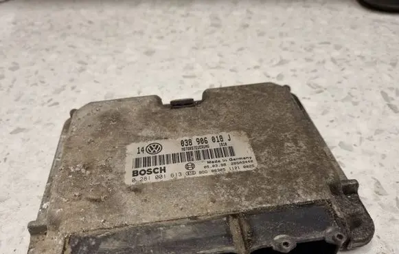 Volkswagen Golf IV Engine control unit/module 038906018J 28SA3440 0281001613