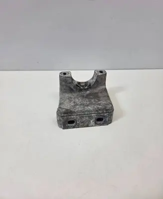 BMW 5 E60 E61 Engine mounting bracket 7010593