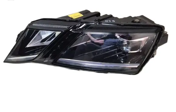 Skoda Octavia Mk3 (5E) Headlight/headlamp 5E1941015D 030110423100 LE15A6369