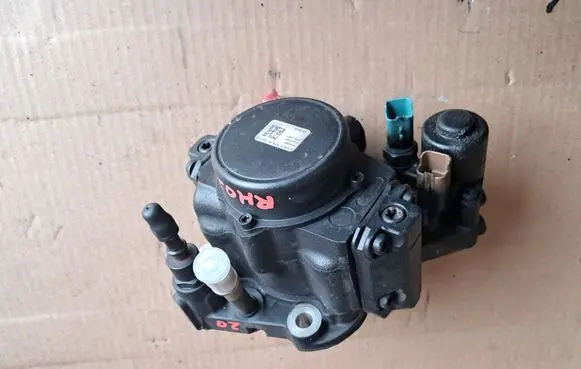 Citroen DS4 Fuel injection high pressure pump 9687959180
