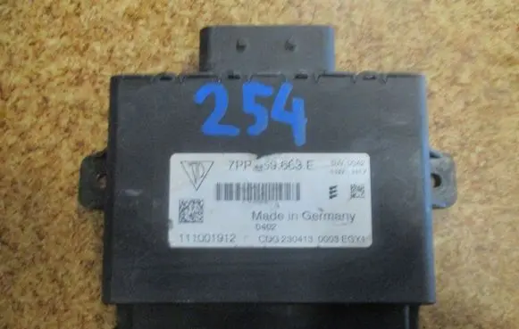 Volkswagen Touareg II Voltage converter/converter module 7PP959663E