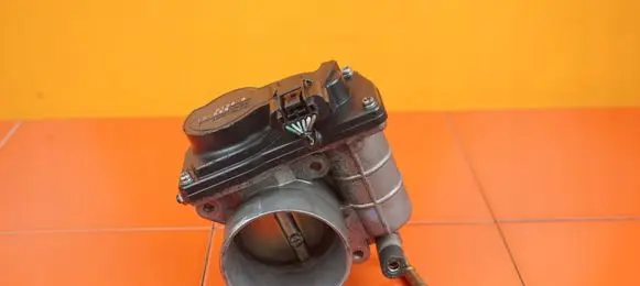 Renault Megane III Throttle body valve 52601 M4R711