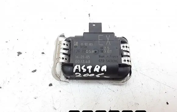 Opel Astra H Camshaft speed sensor 13107803