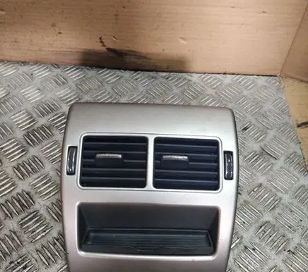 Rear air vent grill