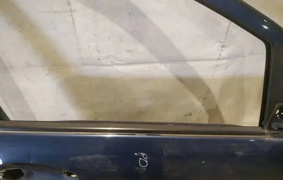 Mercedes-Benz B W245 Front door glass trim molding