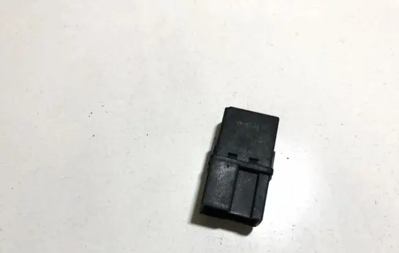 Volvo S40, V40 Other relay mb953382