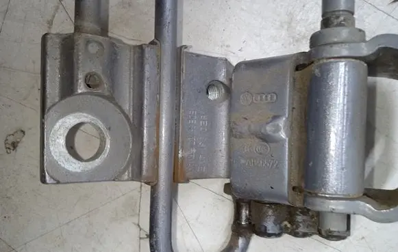 Audi A4 S4 B6 8E 8H Rear door lower hinge 8E0831411
