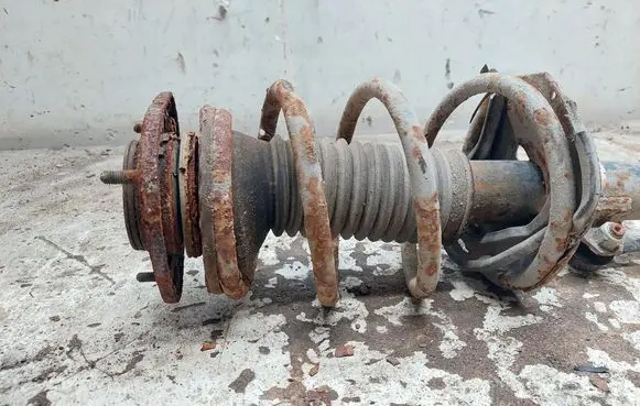 Toyota Corolla Verso E121 Front shock absorber with coil spring 