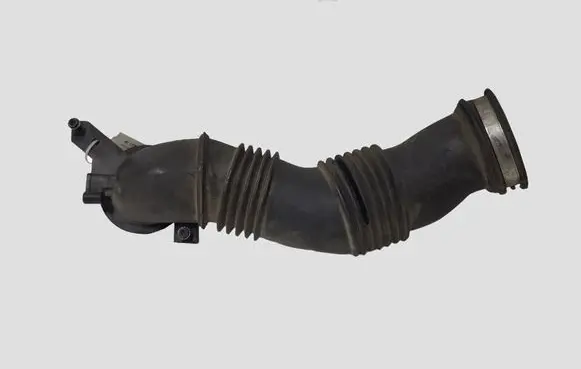 Ford Focus Air intake duct part AV6112B624B