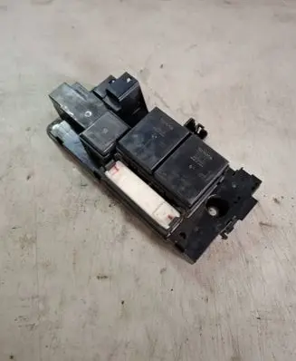 Toyota Auris E180 Relay mounting block 63583507 AA01S0N7