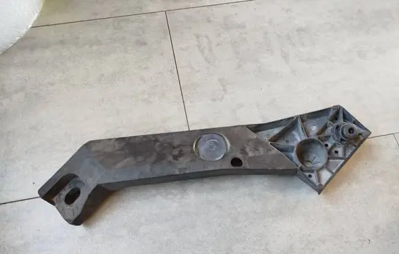 Renault Trafic III (X82) Headlight/headlamp mounting bracket 93868911