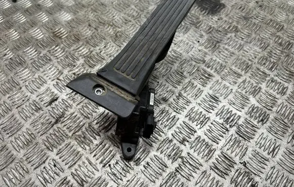 KIA Sportage Accelerator throttle pedal 327002S000