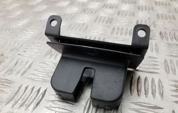 Skoda Octavia Mk3 (5E) Tailgate/boot lid lock trim 5E5827520
