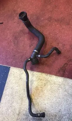 BMW X5 E53 Engine coolant pipe/hose 7500747
