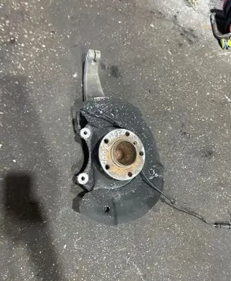 BMW 5 F10 F11 Front wheel hub spindle knuckle 6872888