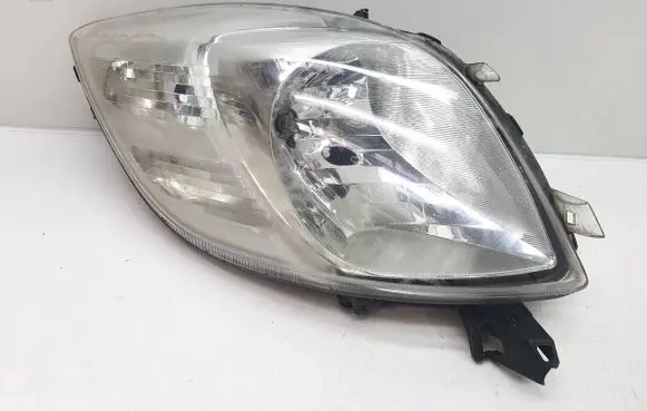 Toyota Yaris Headlight/headlamp 81170-0D120