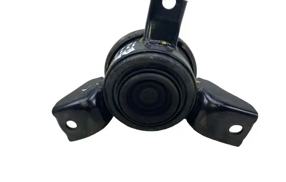 Hyundai i20 (PB PBT) Engine mount bracket 123456