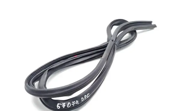 Rear door rubber seal (on body)