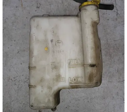 Isuzu D-Max Windshield washer fluid reservoir/tank