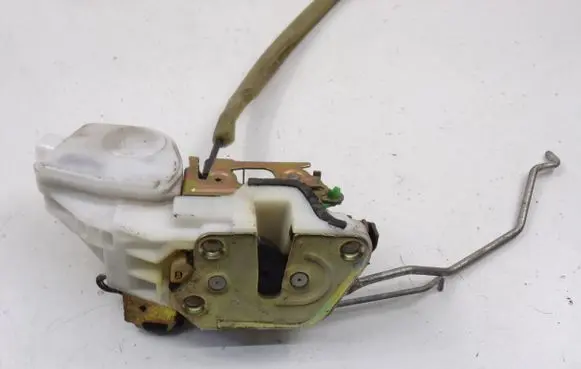 Mitsubishi Space Runner Front door lock