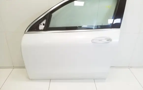 Mercedes-Benz EQC Front door