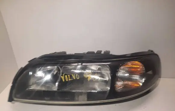 Volvo V70 Headlight/headlamp 89006878
