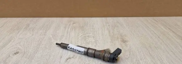 BMW 3 E90 E91 Fuel injector 7793836