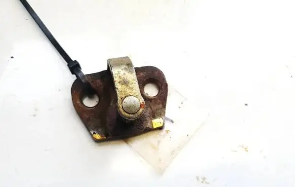 Opel Vectra B Front door lock loop/hook striker 