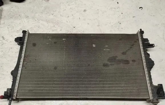 Opel Insignia A Coolant radiator 13241725 S8112001