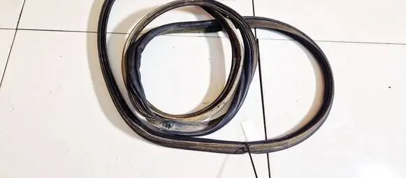 Trunk rubber seal (body)