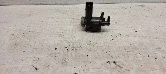 Volkswagen PASSAT B6 Turbo solenoid valve 1K0906283A