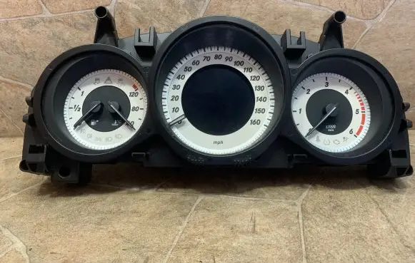 Mercedes-Benz E W212 Speedometer (instrument cluster) A2129007329