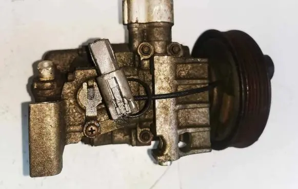 Mazda 6 Air conditioning (A/C) compressor (pump) H12A1AF4DW