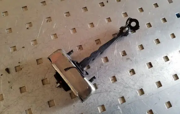 Toyota Avensis T270 Front door check strap stopper